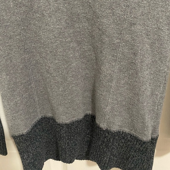 Guess Plunging Neck Sweater Gray - Picture 6 of 7